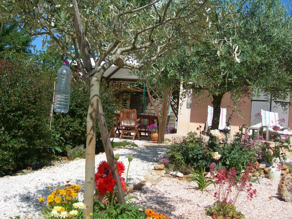 B&B Villa Les Tamaris Régusse Exterior foto